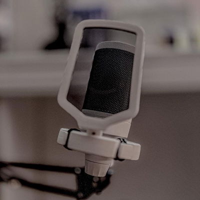 Another shot of my gorgeous FIFINE AmpliGame A6T.
.
I love the cute little smiley face on the pop filter- not sure if you can see it but it always cheers me up.
.
Thank you @fifinemicrophone for sending me this product to test out.
.
Do you use a seperate microphone when gaming?
.
Check out my amazing partners:
@everyday.di 🌸
@sinfulscythe 😈
@girlmeetsbacklog 🌼
🏷️
#fifine #fifinemicrophone #fifinetechnology #fifineampligame #FIFINEAmpliGameA6T #gamergirl #gamergirlsunite #gamersofinstagram #gamersoftheworld #canadiangamers #canadagamers #gamers #gaming #gamingcommunity #🎮 #nerdygirl #nerd #nostalgia #gaming 

If you're interesting in getting your own mic, visit fifinemic.com for US, UK and Canada