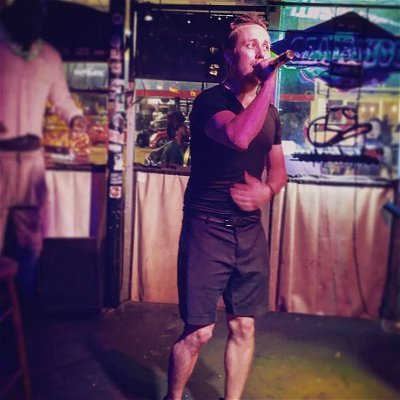 Another weekend of #karaoke another song filled with emotions. 

I often tell people singing is one of the few times where I feel something deep. 🎤