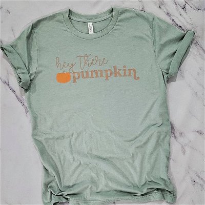 Everyone could use a shirt to wear for fall activities, no? I still need to take my kiddos out to get pumpkins 🍂🎃

#heytherepumpkin #hts #heattransfersource #tshirtmaker #tshirtshop