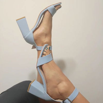 Blue

#heels #feetartphotography #feetgram #feetmodels #heelsaddict #soles #solesandtoes