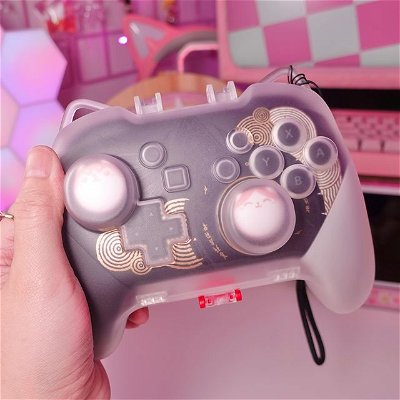 thank you so much to @heatfun_ for gifting me this pro controller case to try out! it's a perfect fit for my zelda totk controller to keep nice and safe from dust and scratches! I also love that it has little cat ears at the top to fit my aesthetic :)

💖Gaming Partners: @cheekypika @shaunychu @jesskawaiigamer @_deathlykawaii  @me0wls @ras_apollogaming @kattbambi @blossombeari

☁️Tags: #gaming #gamer #gamergirl #kawaii #cute #pinksetup #pinkaesthetic #girlgamer #gameroom #rgb #rgbsetup #pinkpinkpink #pinkgaming #pinkgamer #pcgaming #pcgamer #woohlab #rgbsetup #loz #legendofzelda #botw #tearsofthekingdom #totk #nintendo #procontroller
