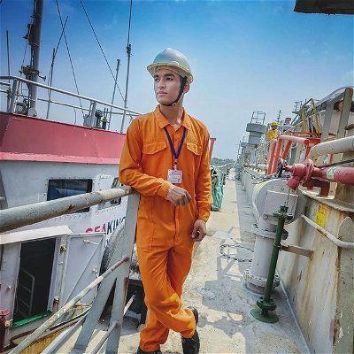 Life's roughest storms🌊 prove the strength of our anchors ⚓
.
.
.
.
.
#sailor #seafarer #cadet #ship #navigator #newpost #viralpost #vessel #picoftheday #sea #pride #respect #officer #trending