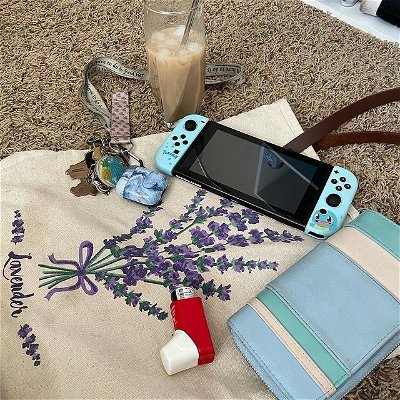 In love with this tote bag🤎
P.s. what’s your go to coffee order?
🤍use code beep10 for 10% of @switcheries 
🤍
🤍 #nintendo #nintendoswitch #pokemon #squirtle #coffee #airpods #console #consolegamer #gamer #girlgamer #gamergirl #instagamer #smallcreator #smallgamer #cozygamer #cozygames #etsyseller #indiegamer #totebag