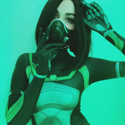 ☢️ ᴅᴏɴᴛ ɢᴇᴛ ɪɴ ᴍʏ ᴡᴀʏ ☢️

i had a lot of fun being viper for the day 🐍💚
more photos on my fanhouse! link is in my bio ✨
•
•
•
•
•
#streamer #twitch #gamingcommunity #gamer #gamercommunity #twitchstreamer #instagood #cosplay #cosplayer #valorant #viper #vipercosplay #valorantcosplay #femalestreamer #girlgamer #vipermains