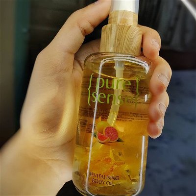 Monsoon calls for dull,dry, irritable skin. Let's cope it up with  @puresenseworld 's ~ Revitalising Grapefruit Body Oil ~ 💕

The ultimate solution to make skin more glowing and healthy.💕Grab yours now!! Link in their bio.

✨CONTENTS- 
 ' Grapefruit - which moisturises, brightens skin and energise senses.

' Cold pressed Almond Oi l- Nourish skin and replenish natural oil

' Orchid Petals - Revitalises body and mind.

✨ BENEFITS- 
' Boosts collagen production

' Rich in antioxidants, vitamins and minerals that restores skin elasticity

' Paraben and Sulphate free

' Lightweight

✨WHEN TO USE-

Preferably after shower and before bed time.

#bodyoil #oilfordryskin #puresense #productphotography #productreview #grapefruit #almondoil #orchids #grapefruitbenefits #almondoilbenefits #dryskincare #dryskinremedy #bodymoisturizer #explorepage #skincare #bodycare #skincaretips #skincareproducts #solutionfordryskin #glowingskin #glowingskincare #naturaloils #herbaloil  #collagen  #hydratingskincare #kolkatainstagrammers #kolkatainfluencer #morningskincare #showerroutine  #monsoonskincare