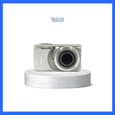 🔴 SOLD 🔴
📸 OLYMPUS u-7010 (Silver)
📌 Type: 𝗗𝗜𝗚𝗜𝗧𝗔𝗟 𝗖𝗔𝗠𝗘𝗥𝗔
⬅️ swipe left for more shots and sample output. 

𝗜𝗡𝗖𝗟𝗨𝗦𝗜𝗢𝗡𝗦:
✅ Unit
✅ Original Battery
✅ Universal charger

📣 𝐓𝐞𝐥𝐥 𝐌𝐞 𝐌𝐨𝐫𝐞! 📣

💿 Condition: All electronic functions are working. (Refer to Photos/Video for physical condition)
💿 12MP CCD (film-like output)
💿 Up to 7x optical zoom
💿 Built-in flash
💿 Video/Movie mode
💿 Various Shooting/Scene modes
💿 Storage types: xD Picture Card, microSD Card, Internal (36MB)
💿 Weight: 145g - compact

❒ Minimal 𝗜𝗦𝗦𝗨𝗘: Small Vignette on top right screen (but does not affect the output/photo) ❒

𝗪𝗛𝗔𝗧 𝗪𝗘'𝗩𝗘 𝗗𝗢𝗡𝗘:
▢ Full function test
▢ Full cosmetic clean
▢ Output tested from the camera itself

𝗗𝗘𝗟𝗜𝗩𝗘𝗥𝗬:
🚚 [PROMO] Free Next-day Delivery

𝗠𝗢𝗗𝗘 𝗢𝗙 𝗣𝗔𝗬𝗠𝗘𝗡𝗧:
💳 GCash
💳 Bank Transfer

𝗥𝗘𝗠𝗜𝗡𝗗𝗘𝗥:
📌 Sample shots/outputs are unedited.
📌 We are selling used cameras, and signs of usage are expected so please manage your expectation. 
📌 Actual photos of the items are posted and please take your time to check details in our listing or fully research the specs.

❓ Any questions? Message us!

#BPYFND #vintagedigicams #digicam #retrofuture #digicamphotography #camera #cameraman #digitalcamera #digicamph #vintagecams #collectibles #vintageoutput #y2k #DigiCamPhilippines #DigicamPH