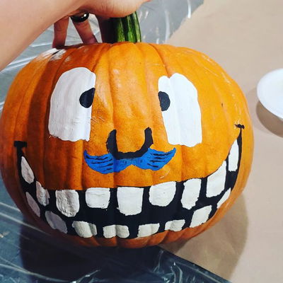 Streaming is fun but its important to have family time! Painting pumpkins! ALSO schedule is up tonight! Drop a follow and check it out! www.twitch.tv/g3rtyy  #halloween #pumpkin #twitch #painting #twitchaffiliate #familytime #smallstreamer #supportsmallstreamers
