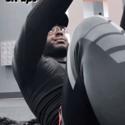 Happy Friday , I hope it’s a good one for ya 🤞🏿 
100 sits-ups 
7 mins 
#fyp #gym #fitness #fitnessmotivation #fitnessjourney #veganlife #veganfitness #veganfit