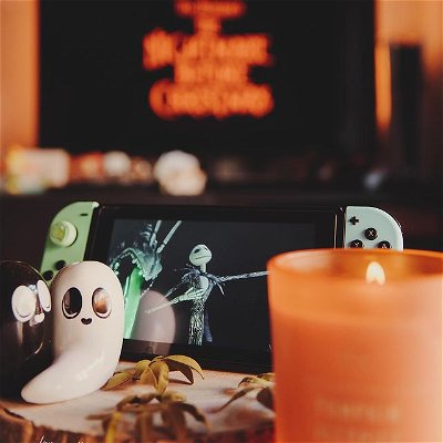 ~𝒞𝑜𝓂𝒻𝑜𝓇𝓉 𝐹𝒾𝓁𝓂~ My all time favourite film is The Nightmare Before Christmas! I think I’ve lost count the amount of times I’ve seen it 🥲 and what a perfect fit for autumn too 🥰 what’s your go-to comfort film/series? (Also, some credit to @xwolfskin as I saw his comfy post the other day and got inspired by it 😅)-
-
-
-
Check out the amazing people tagged! -
-
-
-
-
~Tags~
#nintendoswitch #nintendoswitchlite #nintendo #nintendofan #nintendouk #gaming #gamingcommunity #gamer #thenightmarebeforechristmas #timburton #halloween #autumn #fall #aesthetic #fallstyle #autumnvibes