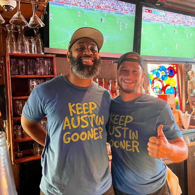 We love our bartender buds at The Tavern. ESPECIALLY when they declare their fanship to The Arsenal.

🚨we have shirts in all sizes. $25 a piece. Can ship + reserve to pick up at the next Arsenal match at the Tavern, DM for details 🚨

#KeepAustinGooner #wwwatx #do512 #arsenalfc