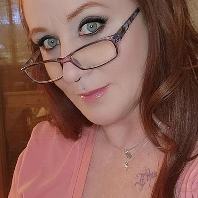 Roses are red, violets are blue, I'm here, hoping to match with you 😉💕 #SwipeRight #FlirtingGameStrong