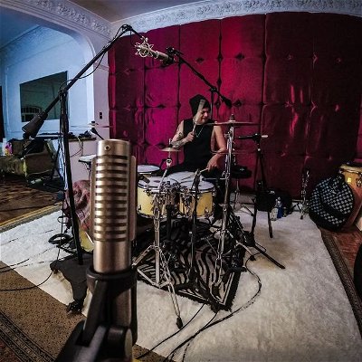 Grabando y produciendo 😎
El 121 de @royerlabs increíble en drum room 🔥
Fun days baby!
#royerlabs #mapex #ocdp #lewitt #lewittaudio #akg #shure
