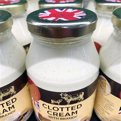 An army of creams! Tis the season and we are stocking the essentials. From classic ‘Crème Fraîse’ to indulgent ‘Clotted Cream w Brandy’ 🎄Grab one of each, if you fancy!! 
.
.
.
.
,
.
#cream #clottedcream #englishcream #creams #feative #festivefoodfoidie #sydneyeats #sydneyfoodies #sydneymum #sydneyfoodblogger #sydneyfoodie #aussieexpat #devoncreamcompany🇬🇧 #indulge #cookiesofinstagram #coogee #clovelly #surryhills #woollahra