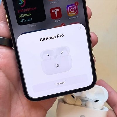 Check this #AirPodsPro2 Easter egg from @apple! If you get your #memoji engraved on the #AirPodsPro case, it will show up in the iOS 16 software as well. Nice touch 👌🏽 🎧 🎶 

#techtips #airpods #hiddenfeature #techtok