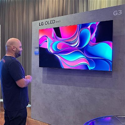 Spending time at the Reviewer Workshop for the @lgusa 2023 line of #OLED TVs today! It’s all about improved brightness and color volume this year - pre-orders start March 6th! 🙌🏽📺