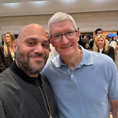 Apple CEO Tim Cook spent over an hour meeting iPhone 15 customers, chatting with everyone, taking selfies, and signing iPhone boxes at Apple Fifth Avenue. The excitement in the store was incredible. 📱🙌🏽

#iphone15 #timcook #applestore #iphone15pro #iphone15promax #smartphones #apple