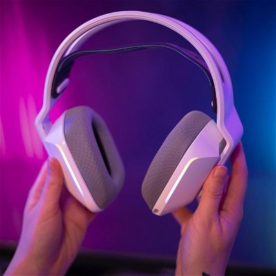 White or Lilac? 🤍💜 Leave your colour of choice in the comments below.
.
#gaming #tech #logitech #streamer #twitchstreamer
