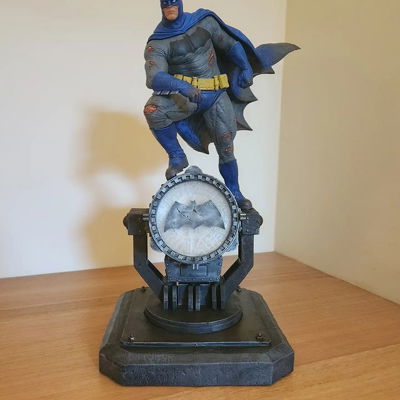 I'm pretty stoked on how good this one turned out. Who'd have though that I actually had the ability to paint this! 

 "The Dark Knight" model by Pascal Ackerman 

#batman #thedarkknight #cgtrader #anycubic #sla #3dprinting #airbrush #vallejo #modelpainting #dccomics