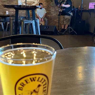 Walter here, hanging out at @dr.brewlittles listening to the Jason Portizo duo and drinking a Granny Sam green apple sour! Always a great time down in Maple Shade, NJ