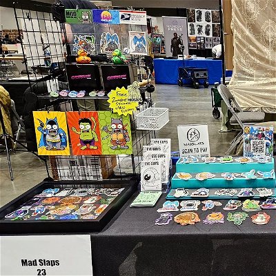 HUGE shoutout to everyone who stopped by the booth at the @gritcitycomicshow yesterday. Whether you purchased something or just stopped by to talk art, toys, cats, comics, miniature games; you all made my day a blast! Here's to next year's comic show!
.
.
#gritcitycomicshow #gritcitycomicon #artistalley #arttoys #stickers #lighters #228art #minicomics #zines #eyeclops #cyberduck1999 #milosavestheday