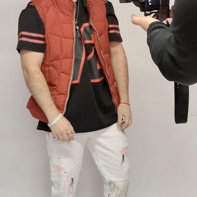Recuento de lo que fue una increíble sesión de fotos en la comodidad de mi hogar por @tucasaestudiocl! pronto las compartiré con todos ustedes 📸 ¿que opinan de los outfits de @nowaste.cl? 🤔🔥 

Venimos con todo @beface 🔝

#instachile #fyp
