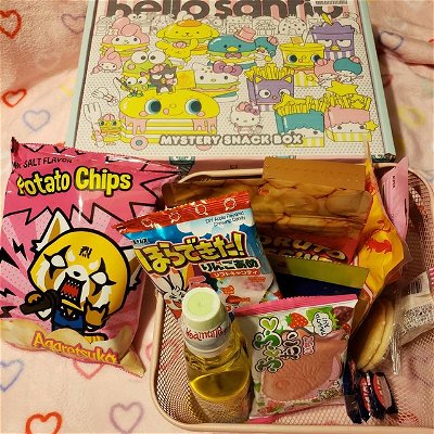 First Japanese Snack Box! 

#hellosanrio #hellosanriomysterysnackbox #mysterysnackbox #mysterybox #japanese #japanesefood #kawaii #kawaiiaesthetic #yummy #yumyum