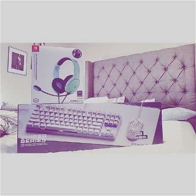 Got this beautiful keyboard for Christmas.  Makes me want to actually start playing PC games !! ☺🤭Another things about me is I'm obsessed with headsets. I have about 5 already. I hope you all are having a wonderful Christmas 🎄. 
.
.
.
.
.
.
.#Christmas #keyboard #gamer #headset #pc #switch #NintendoSwitch #nintendoheadset #Nintendo #lightupkeyboard #sniperseries