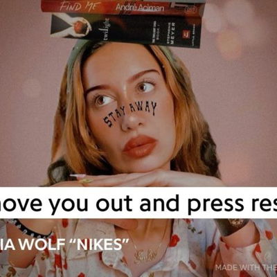 we’re addicted to #Nikes

@juliawolfnyc @nike #lyricsedit #juliawolf #emergingartist #geniuslyrics #yearofthewolf #wolfinchicclothing #Nikes
