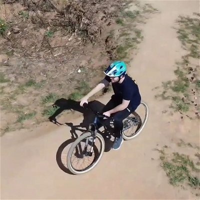 Just @rolfrodriguez doing laps on the #pumptrack In #trier 

#drone #mtb #mountainbike #dirtbike #dirtjump #dji #cycling #riding