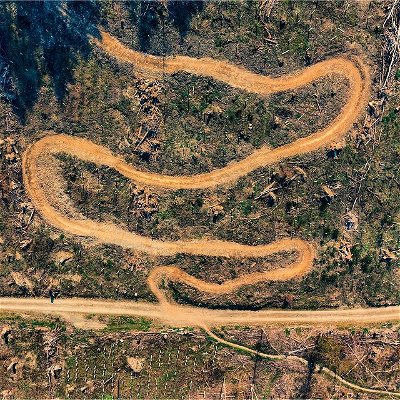 I like taking pictures of #mtb #trails from above. Unique perspective, sadly elevation of features get lost.
Still gives 🔥 pictures.

#mountainbike #dronephotography #drone #dronestagram #dji #downhill #flow #flowtrail #nature