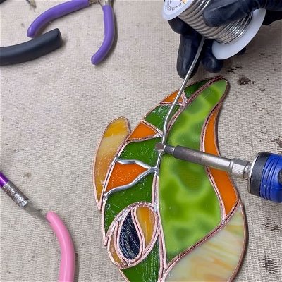 This fishing lure is so nostalgic for me, I grew up fishing and this was my favorite lure. For some reason I was always so fixated on the shape and colors of it, I knew I wanted to make one in glass. The hooks I made by hand and were a new and challenging learning curve, really happy with how they turned out ☺️ 
.
.
.
.
#stainedglass #glassart #fishinglures #fishing🎣 #gonefishing #fishingtackle #giftsforfishermen #fishart #processvideo #artprocess #copperfoil #soldering #walldecor #christmasgiftideas