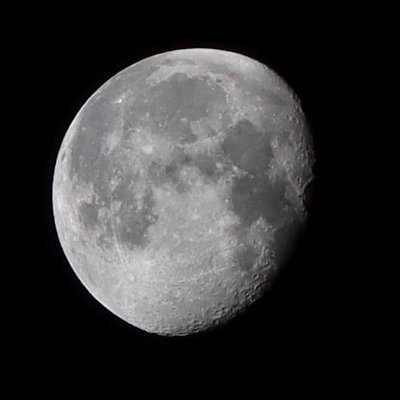 هرچند، چند روز دیر رسیدم بهش ولی بالاخره بیخوایی جواب داد و ساعت چهار یه پرتره ازش گرفتم . #ماه #ay #moon #photography #nightphotography #قمر