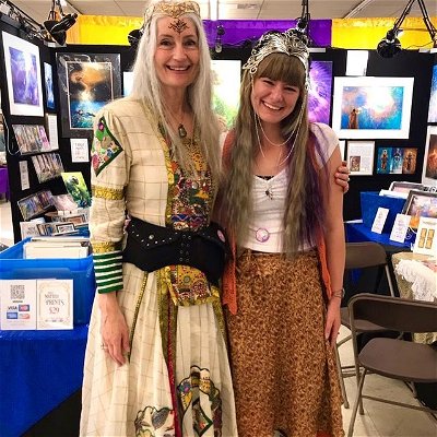 The wonderful Sonya Shannon and me at the @bodymindspiritexpo Saturday! I had a wonderful time doing readings for people, especially alongside my idol Sonya!! I cannot wait for the future of my projects and the opportunity to work alongside Sonya again! 

#bodymindspiritexpo #transformationoracle #oracle #metaphysical #spiritualart