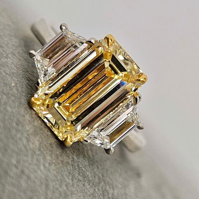 Photos don’t capture the beauty of this incredible Yellow Emerald Cut💛 Officially a fan of emerald cuts✨
.
Only by @rarecolors_ 
.
#yellowdiamond #emeraldcutengagementring #emeralddiamonds #luxury #jewelryaddict #jewelrystyle