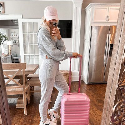 I like to be comfy when I travel so one of my go-to’s is a matching set. ✈️ What do you typically wear when you travel?!

Link in bio to shop! @shop.ltk 

#travelstyle#alo#aloyoga#ootd#casuallook