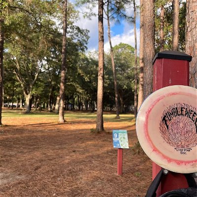 Nice little round after work to end the day😌..

#LoneStarDisc #tumbleweed #discgolf #GrizzlyDisc