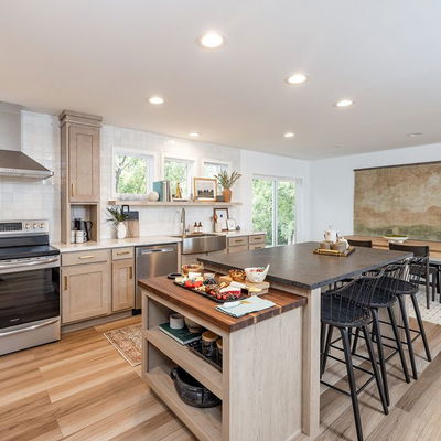 Island dreaming 🏝️ Storage, space, and seating, our kitchen islands have all the features you can dream of. 
.
.
.
.
#claytonhomes #kitchenisland #kitchengoals #diningroom