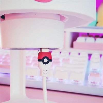 PokeBall USB-C charging cable from @antankgaming ✨

I've been using this cable for a while now and I totally love it! it's very long (like 5ft) and white so it matches my microphone and setup :>

I've added this to my amazon finds page on my website!
.
.
.
partners:
🍓@timemelwasted 
🍓@cxmpanie 
🍓@nerine_crossing 
🍓@benji.kit
🍓@ginger.meki 
🍓@silentedheart 
🍓@_milli.mille_
🍓@itsadorebabygirl
🍓@ruby_ridinghood 
🍓@london.otaku
bewwy-kawaii.com
ko-fi.com/bewwy