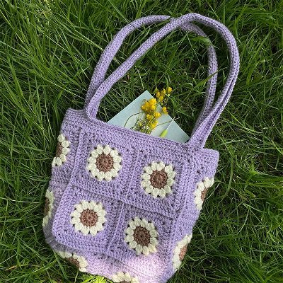 Elevate your style with our Handmade lovely Daisy Tote Bag. ❤️
#handmadeintheuk🇬🇧 #accessories #smallbusinessuk #crochet #totebag #summeraccessories #summervibes