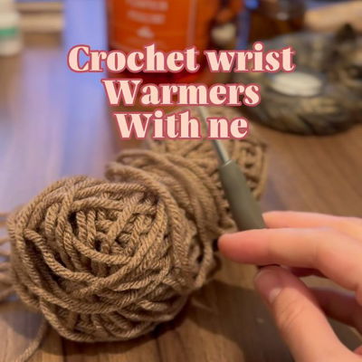 Crochet wrist warmers with me :) #crochet #crochetmittens #handmadegifts #crochetlove #smallbusiness #crochetwinter #crochetautumn #foryoupage