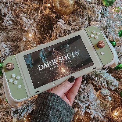 Dark Souls🎮
Quick reminder that Dark Souls is also available on the Nintendo Switch🖤 I haven’t played the remastered, my favourite is Dark Souls 3 but my next instalment will be Demon Souls on the PS5✨ As i only watched this is getting played and didn’t experience it myself📺 Hope you’re all well, i haven’t posted for a while & i’m not sure when my next will be. Taking time out of here at the moment✨
*
*
𝐀𝐜𝐜𝐨𝐮𝐧𝐭𝐬 𝐲𝐨𝐮 𝐬𝐡𝐨𝐮𝐥𝐝 𝐜𝐡𝐞𝐜𝐤 𝐨𝐮𝐭:
✨ @playerpluto 
✨ @emmalition 
✨ @simple.hylian 
✨ @playercooshinx 
✨ @merenguexo 
*
*
𝐓𝐚𝐠𝐬
#nintendo #nintendogames #girlgamer #acnh #nintendods #animalcrossingswitch #game  #gamer #gamingfolk #gamingnation #nintendoacsessories #consolegaming #animalcrossingcommunity #instagood #gamergirl #animalcrossingaesthetic #cozygames #instagamer #playstation #nintendocollector #nintendoswitch #gamergirl #photooftheday #animalcrossing #gameroninstagram #gamingcommunity #nerdstagram #fall #cozygaming