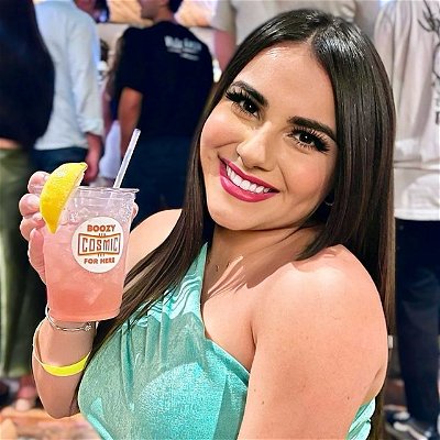 Sippin' on Rosé Lemonade because life’s a little sweeter with a twist 🍋

Cheers to the vibrant moments in life! 💚

📍 @cosmicsaltillo Austin, Texas 

#officialchika #officialchikagaming #explore #latina #latinagirl #nightout #atx #austin #austintexas #austintx #texas