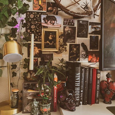 busy romanticizing fall 🍂🕷️

I’ve been feeling inspired to make content lately! I’m in the process of learning more about streaming.. I might stream soon, but idk what game to play first 😭 any ideas ? (not stardew, but one day 🖤) 

• • • 
partners 🦇

✨ @alexisciara.cozy 
🍄 @cozywithjada 
🫧 @mosspuppi 

• • •

🏷️ #desk #desksetup #fallcore #autumnvibes🍁 #autumncore #cottagecore #lotr #lordoftherings #witchy #witchyvibes #forestcore #maximalism #cluttercore #clutter #fall #autumn #fallvibes #autumnvibes #darkacademia #aethetic #pcsetup #office #officedecor