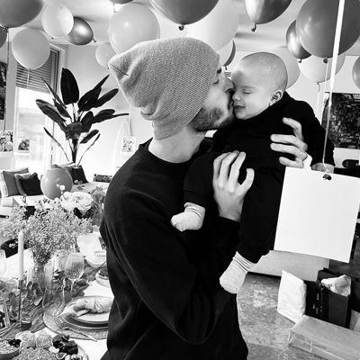 Le tendre cliché partagé par Baptiste Giabiconi avec son fils 🥰 la première fois qu'il dévoile la jolie bouille de son bébé de 4 mois !

📸 @baptiste.giabiconi 

#baptistegiabiconi #fatherandson #love #amour #bonheur #famille #perefils