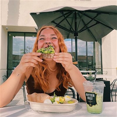 Brunch is better B U Z Z E D! Fuel your holiday weekend with a delicious Avocado Toast and Matcha 🥑 🍞 💚
(PC: @xlovetay)