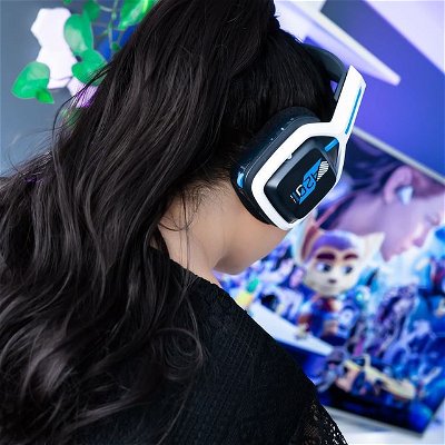 Hiii there ☕ What are your favourite 🎮genres? 
Mine: open world RPG’s, coop and shooters. 
.
I wish everyone a wonderful weekend! 🥰💙 any plans? 
.
🎧 Headset: @astrogaming A20 
.
@vertigosix #headsets #gameready #ps5games #ps5 #gamergirlsunite #gamingmerch #gamingroom #gamerforlife #gamersoftheworld #fortheplayers #headset #headphone #headphones #girlgamer #girlsthatgame #console #consolegaming