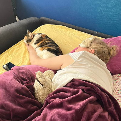 Look at these two beautiful girls….. Nala taking care of Angie whilst she is sick!!!!! 💜💙🖤💛