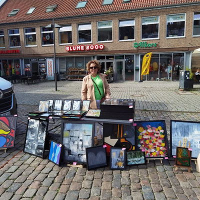 Heute nur in Lübeck! Wochenmarkt in der Innenstadt von Lübeck. Die talentierte Künstlerin Marzena Jotson bietet ihre einzigartigen Werke zum Verkauf an. Wir laden Sie herzlich dazu ein.

#lukas.creative #lubeck #lübeck #wochenmarktlübeck  #lübecklove #lübeckliebe #lübeckkunst #lübeckshopping #flohmarktlübeck