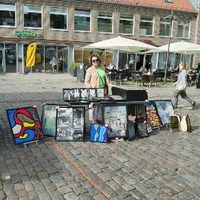 Heute nur in Lübeck! Wochenmarkt in der Innenstadt von Lübeck. Die talentierte Künstlerin Marzena Jotson bietet ihre einzigartigen Werke zum Verkauf an. Wir laden Sie herzlich dazu ein.

#lukas.creative #lubeck #lübeck #wochenmarktlübeck  #lübecklove #lübeckliebe #lübeckkunst #lübeckshopping #flohmarktlübeck
