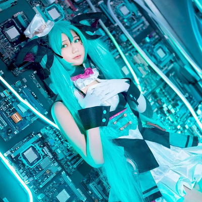 世界は まだ 夢の中さ，
世界還 依舊 深陷夢中啊。

🏠@re.place_studio 
📷@gordon.yeung.0524.01 

#magicalmirai2019 #cosplay #coser #miku #初音ミク